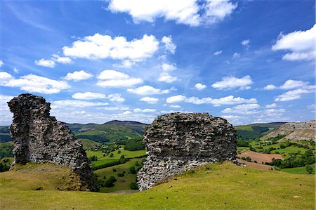 simsearch:6119-08268468,k - View towards limestone escarpment of Creigiau Eglwyseg, from Castell Dinas Bran, Llangollen, Denbighshire, Wales, United Kingdom, Europe Photographie de stock - Premium Libres de Droits, Code: 6119-08269974