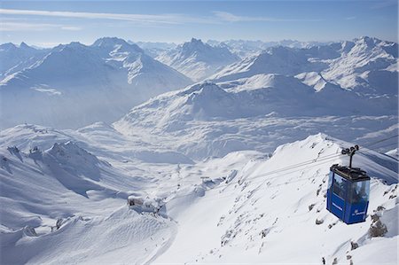 simsearch:6119-08268563,k - Vallugabahn cable car from summit of Valluga in St. Anton am Arlberg in winter snow, Austrian Alps, Austria, Europe Photographie de stock - Premium Libres de Droits, Code: 6119-08269923