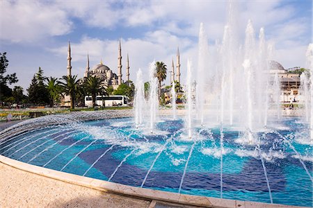 simsearch:6119-09203079,k - Blue Mosque (Sultan Ahmed Mosque) (Sultan Ahmet Camii) and fountain in Sultanahmet Park, Istanbul, Turkey, Europe Stock Photo - Premium Royalty-Free, Code: 6119-08278571