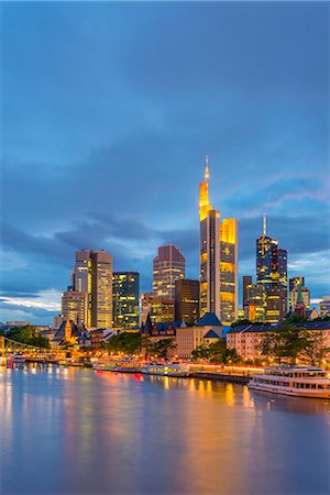 paddle boat - City skyline across River Main, Frankfurt am Main, Hesse, Germany, Europe Stock Photo - Premium Royalty-Free, Code: 6119-08278701