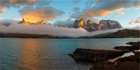 pehoe lake - Sunrise over Cuernos del Paine, Torres del Paine National Park and Lago Pehoe, Chilean Patagonia, Chile, South America Photographie de stock - Premium Libres de Droits, Code: 6119-08211355