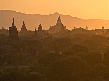 simsearch:6119-08517952,k - Sunset over the Buddhist temples of Bagan (Pagan), Myanmar (Burma), Asia Stock Photo - Premium Royalty-Free, Code: 6119-08211393