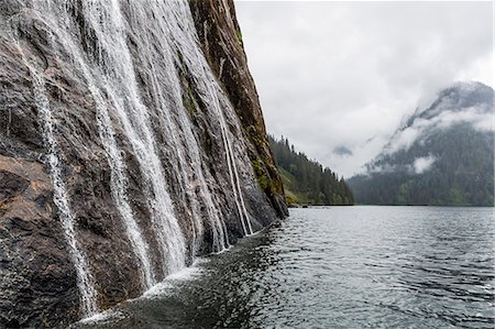 simsearch:6119-09074778,k - Water cascading down cliffs in Misty Fjord National Park, Alaska, United States of America, North America Foto de stock - Sin royalties Premium, Código: 6119-08351189