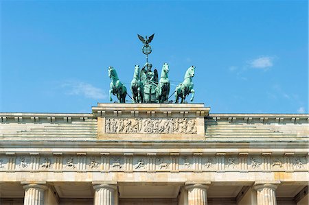 Quadriga on top of the Brandenburger Tor, Berlin, Brandenburg, Germany, Europe Photographie de stock - Premium Libres de Droits, Code: 6119-08420389