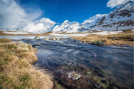 Lej Pitschen surrounded by snow capped mountains, Bernina Pass, Engadine, Canton of Graubunden, Switzerland, Europe Foto de stock - Sin royalties Premium, Código: 6119-08420415