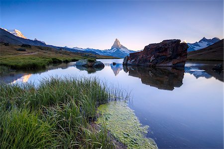 simsearch:6119-08841207,k - The Matterhorn reflected in Lake Stellisee at dawn, Zermatt, Canton of Valais, Pennine Alps, Swiss Alps, Switzerland, Europe Photographie de stock - Premium Libres de Droits, Code: 6119-08420423