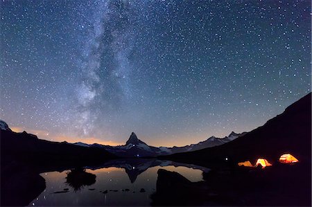 Camping under the stars and Milky Way with Matterhorn reflected in Lake Stellisee, Zermatt, Canton of Valais, Swiss Alps, Switzerland, Europe Photographie de stock - Premium Libres de Droits, Code: 6119-08420428