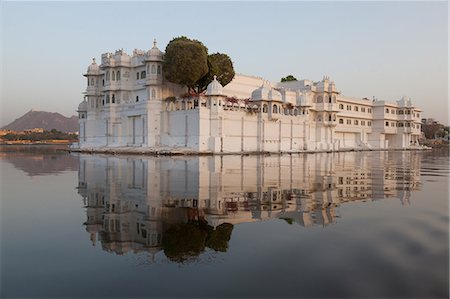 Perfect reflection of Lake Palace Hotel, situated in the middle of Lake Pichola, in Udaipur, Rajasthan, India, Asia Stock Photo - Premium Royalty-Free, Code: 6119-08568427