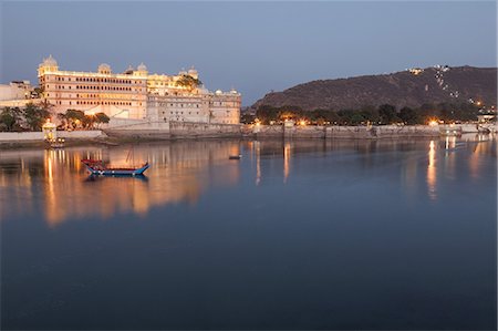 City Palace in Udaipur at night, reflected in Lake Pichola, Udaipur, Rajasthan, India, Asia Stock Photo - Premium Royalty-Free, Code: 6119-08568424