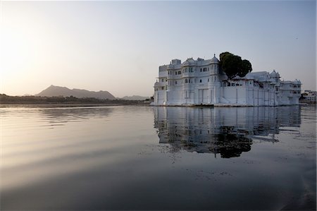 Perfect reflection of Lake Palace Hotel, situated in the middle of Lake Pichola, in Udaipur, Rajasthan, India, Asia Stock Photo - Premium Royalty-Free, Code: 6119-08568428