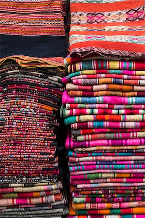 Weavings for sale at a street market in La Paz, La Paz Department, Bolivia, South America Fotografie stock - Premium Royalty-Free, Codice: 6119-08517960