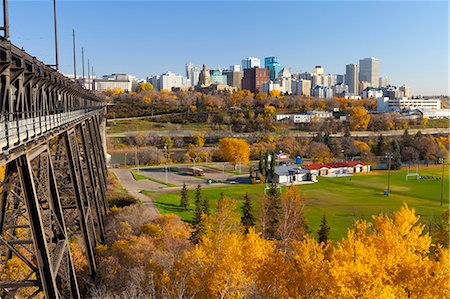 View of the Edmonton Skyline and the High Level Bridge in autumn, Edmonton, Alberta, Canada, North America Stockbilder - Premium RF Lizenzfrei, Bildnummer: 6119-08517974