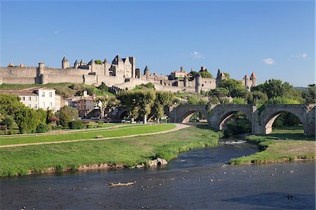 stone arch bridge in europe - La Cite, medieval fortress city, bridge over River Aude, Carcassonne, UNESCO World Heritage Site, Languedoc-Roussillon, France, Europe Stock Photo - Premium Royalty-Free, Code: 6119-08517996