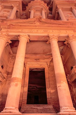 The Treasury (Al-Khazneh), Petra, UNESCO World Heritage Site, Jordan, Middle East Photographie de stock - Premium Libres de Droits, Code: 6119-08518032