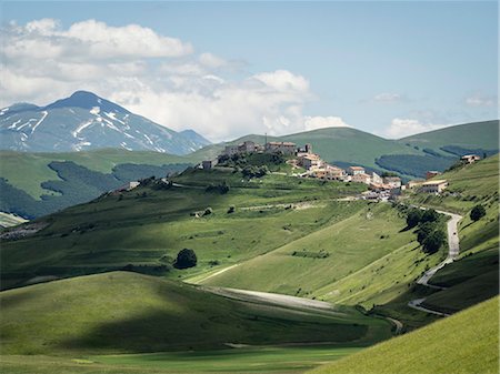 simsearch:6119-09156483,k - View from the Piano Grande towards Castelluccio, Umbria, Italy, Europe Foto de stock - Sin royalties Premium, Código: 6119-08641180