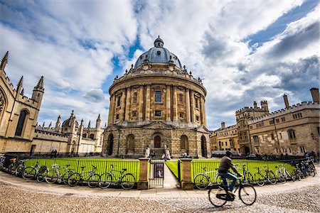 round window - Radcliffe Camera with cyclist, Oxford, Oxfordshire, England, United Kingdom, Europe Stock Photo - Premium Royalty-Free, Code: 6119-08641117