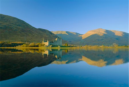 Kilchurn Castle and reflections in Loch Awe, Strathclyde, Highlands Region, Scotland, United Kingdom, Europe Foto de stock - Sin royalties Premium, Código: 6119-08740061