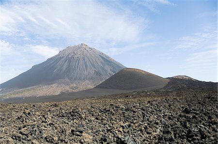 fogo island - The volcano of Pico de Fogo in the background, Fogo (Fire), Cape Verde Islands, Africa Photographie de stock - Premium Libres de Droits, Code: 6119-08740162