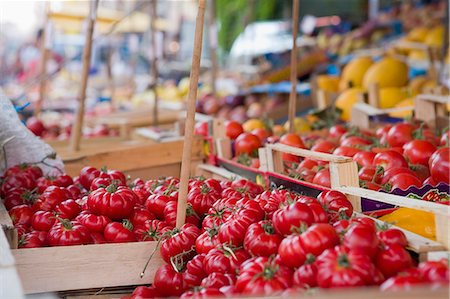 simsearch:6119-07652043,k - Tomatoes on street market stall, Palermo, Sicily, Italy, Europe Foto de stock - Sin royalties Premium, Código: 6119-08740111