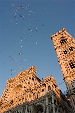 simsearch:841-03673487,k - Festival balloons flying over The Duomo (cathedral), Florence, UNESCO World Heritage Site, Tuscany, Italy, Europe Foto de stock - Sin royalties Premium, Código: 6119-08740385