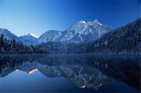 simsearch:6122-07704263,k - Schwansee in winter, later afternoon, Fuessen, Bavaria, Germany, Europe Stock Photo - Premium Royalty-Free, Code: 6119-08740828