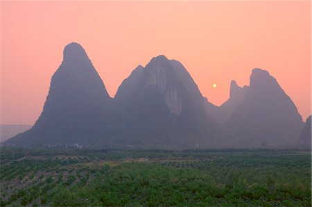 simsearch:6119-08740947,k - Karst landscape and setting sun, Yangshuo, Guangxi Province, China, Asia Stock Photo - Premium Royalty-Free, Code: 6119-08740963