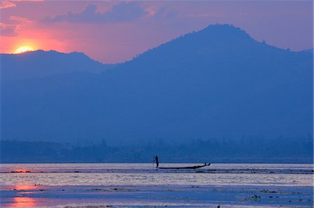 simsearch:841-06805745,k - Fisherman on Inle Lake, Shan States, Myanmar (Burma), Asia Fotografie stock - Premium Royalty-Free, Codice: 6119-08740984