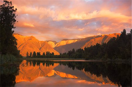 simsearch:841-03674235,k - Sunset, Lake Matheson and Southern Alps, Westland, South Island, New Zealand, Pacific Stock Photo - Premium Royalty-Free, Code: 6119-08740993