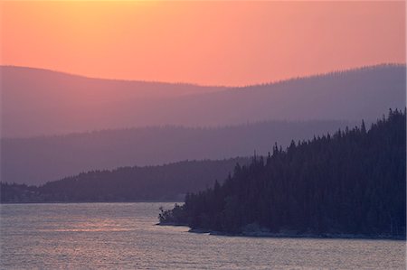 Red sky over St. Mary Lake at sunrise, Glacier National Park, Montana, United States of America, North America Photographie de stock - Premium Libres de Droits, Code: 6119-08741296