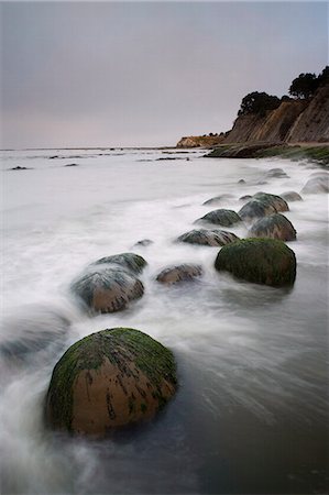 simsearch:6113-08947383,k - Boulders, known as Bowling Balls, in the surf, Bowling Ball Beach, California, United States of America, North America Photographie de stock - Premium Libres de Droits, Code: 6119-08741325