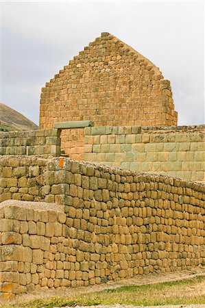 simsearch:6119-08269445,k - Looking towards the Temple of the Sun, showing classic Inca mortar-less stonework and trapezoidal doorway at the most important Inca site in Ecuador, at an elevation of 3230m, Ingapirca, Canar Province, Southern Highlands, Ecuador, South America Photographie de stock - Premium Libres de Droits, Code: 6119-08741767