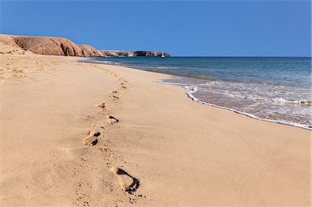 playa blanca - Footprints in the sand, Playa Papagayo beach, near Playa Blanca, Lanzarote, Canary Islands, Spain, Atlantic, Europe Stockbilder - Premium RF Lizenzfrei, Bildnummer: 6119-08797149
