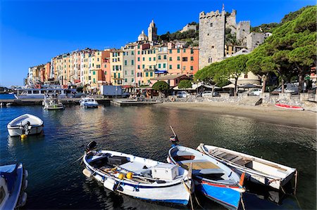 simsearch:6119-09182811,k - Portovenere (Porto Venere), UNESCO World Heritage Site, colourful harbourfront houses, boats and castle, Ligurian Riviera, Liguria, Italy, Europe Foto de stock - Sin royalties Premium, Código: 6119-08797156