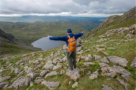 simsearch:6119-09239111,k - Walking in Great Langdale with a view of Stickle Tarn in the distance, Lake District National Park, Cumbria, England, United Kingdom, Europe Foto de stock - Sin royalties Premium, Código: 6119-08797412