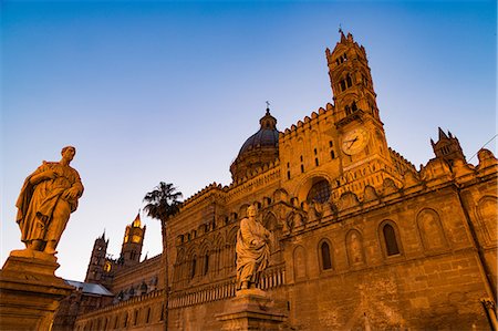 simsearch:841-05848663,k - The Cathedral in Palermo at night, Palermo, Sicily, Italy, Europe Stock Photo - Premium Royalty-Free, Code: 6119-08703750