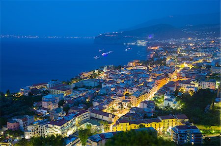 Panoramic view of Sorrento at night, Sorrento, Amalfi Coast, UNESCO World Heritage Site, Campania, Italy, Europe Photographie de stock - Premium Libres de Droits, Code: 6119-08703792