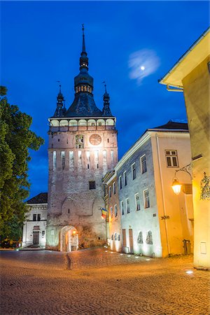 sighisoara - Sighisoara Clock Tower at night in the historic centre of Sighisoara, a 12th century Saxon town, UNESCO World Heritage Site, Transylvania, Romania, Europe Photographie de stock - Premium Libres de Droits, Code: 6119-08724821