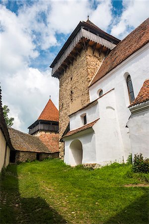 simsearch:6119-08268198,k - Viscri Fortified Church in Viscri, one of the Villages with Fortified Churches in Transylvania, UNESCO World Heritage Site, Transylvania, Romania, Europe Foto de stock - Sin royalties Premium, Código: 6119-08724822