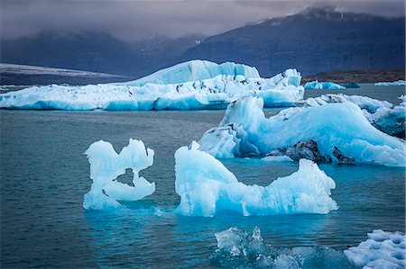 Icebergs floating in the Glacier Lagoon beneath Breidamerkurjokull glacier, Jokulsarlon, Vatnajokull, Iceland, Polar Regions Stock Photo - Premium Royalty-Free, Code: 6119-08724987