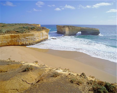 simsearch:841-02903478,k - Rock formation known as London Bridge, Great Ocean Road, Victoria, Australia Foto de stock - Sin royalties Premium, Código: 6119-08739846