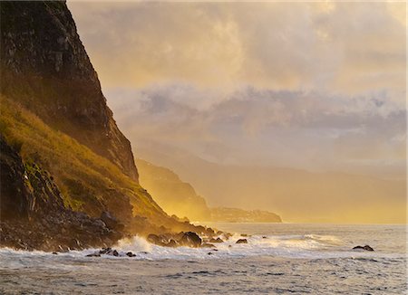 simsearch:6119-09182981,k - View of the cliffs near the Ponta de Sao Jorge, Madeira, Portugal, Atlantic Ocean, Europe Photographie de stock - Premium Libres de Droits, Code: 6119-08841189