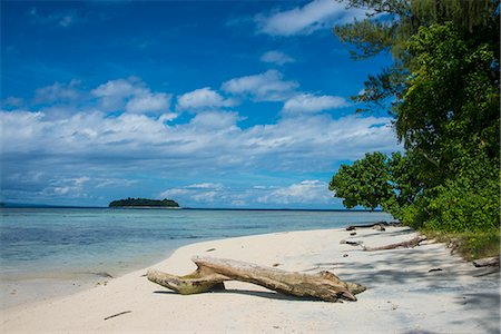 Turquoise water and a white beach on Christmas Island, Buka, Bougainville, Papua New Guinea, Pacific Foto de stock - Sin royalties Premium, Código: 6119-08803295
