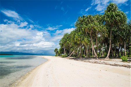 simsearch:6119-08803342,k - Turquoise water and white sand beach, White Island, Buka, Bougainville, Papua New Guinea, Pacific Foto de stock - Sin royalties Premium, Código: 6119-08803299