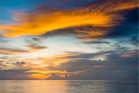 Sunset over the lagoon of Funafuti, Tuvalu, South Pacific Foto de stock - Sin royalties Premium, Código: 6119-08803313