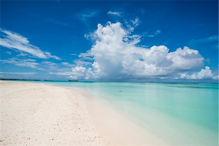 simsearch:6119-08803321,k - White sand and turquoise water in the beautiful lagoon of Funafuti, Tuvalu, South Pacific Stock Photo - Premium Royalty-Free, Code: 6119-08803312