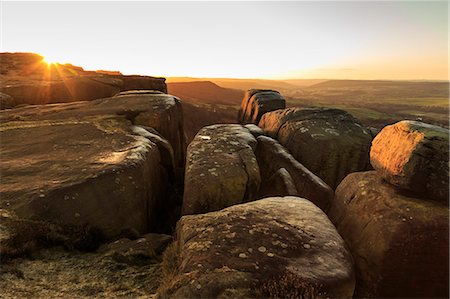 simsearch:6119-09182943,k - Curbar Edge, at sunrise on a frosty winter morning, Peak District National Park, Derbyshire, England, United Kingdom, Europe Stock Photo - Premium Royalty-Free, Code: 6119-08907768