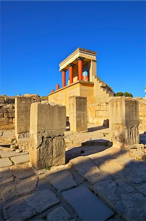palace knossos exterior - The Minoan Palace of Knossos, Knossos, Heraklion, Crete, Greek Islands, Greece, Europe Stock Photo - Premium Royalty-Free, Code: 6119-09053976
