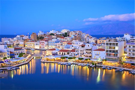 Agios Nikolaos Harbour from an elevated angle at dusk, Agios Nikolaos, Crete, Greek Islands, Greece, Europe Photographie de stock - Premium Libres de Droits, Code: 6119-09053991