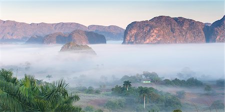 View of Vinales Valley, UNESCO World Heritage Site, Vinales, Pinar del Rio Province, Cuba, West Indies, Caribbean, Central America Foto de stock - Sin royalties Premium, Código: 6119-09053918