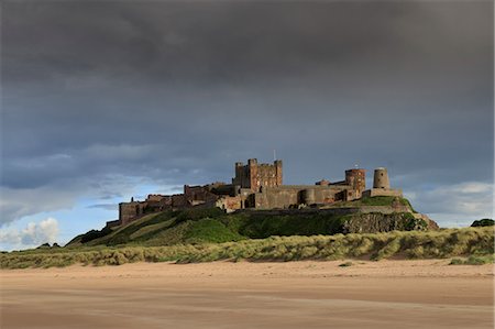 Bamburgh Castle and beach near Lindisfarne, Northumberland, England, United Kingdom, Europe Foto de stock - Sin royalties Premium, Código: 6119-09054051